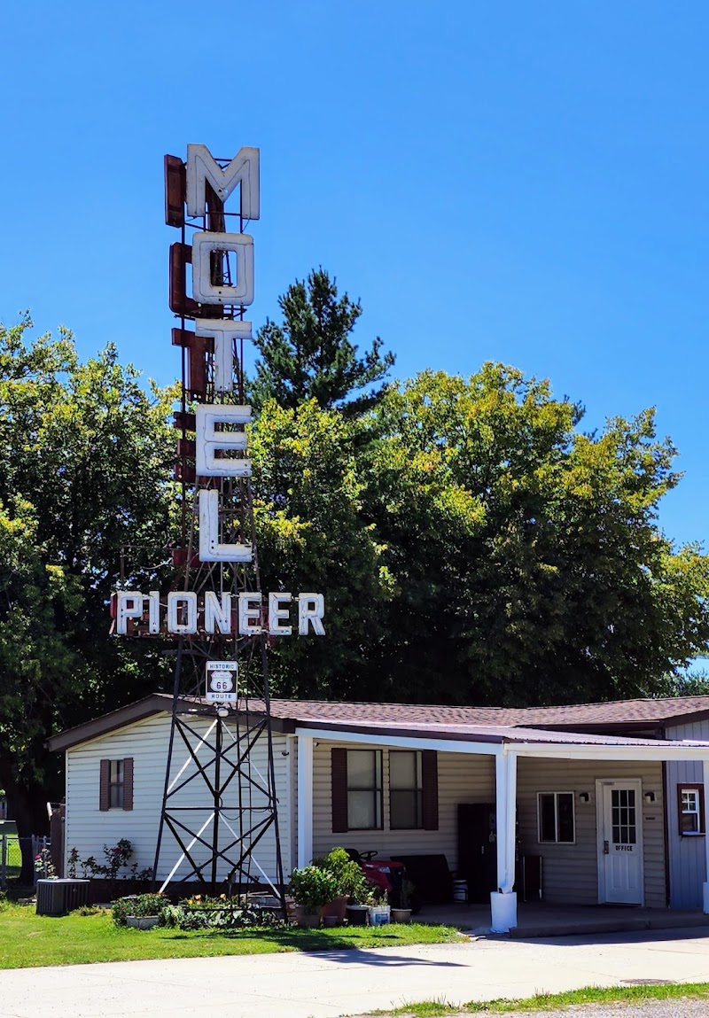Bales Pioneer Motel in Springfield, Illinois
