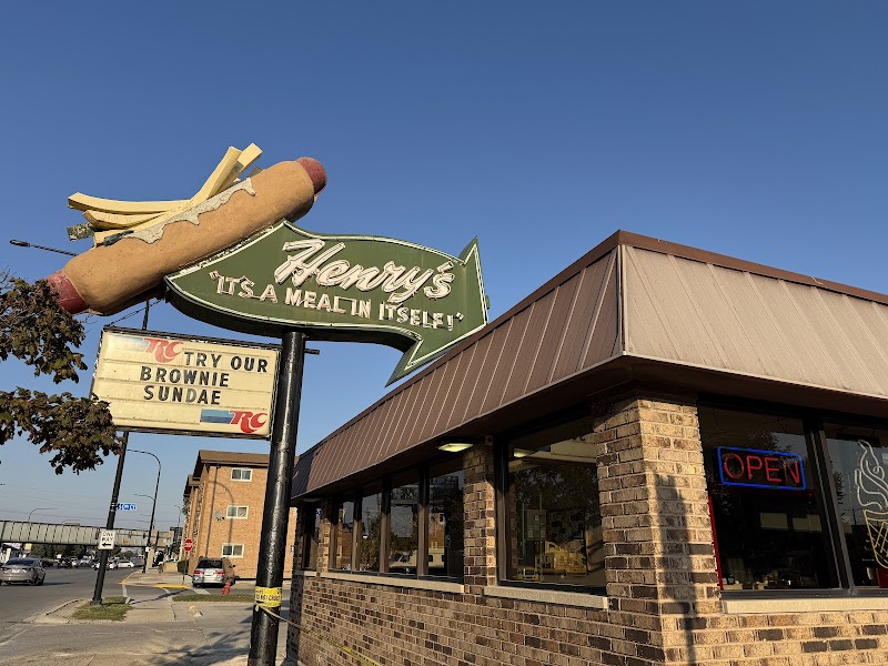 Henry’s Drive In in Cicero, Illinois