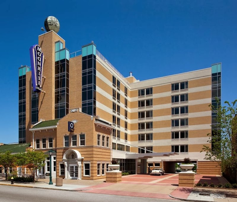 Moonrise Hotel in St. Louis, Missouri