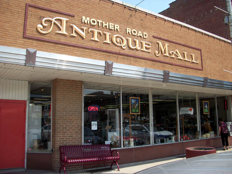 Mother Road Antique Mall in Carlinville, Illinois