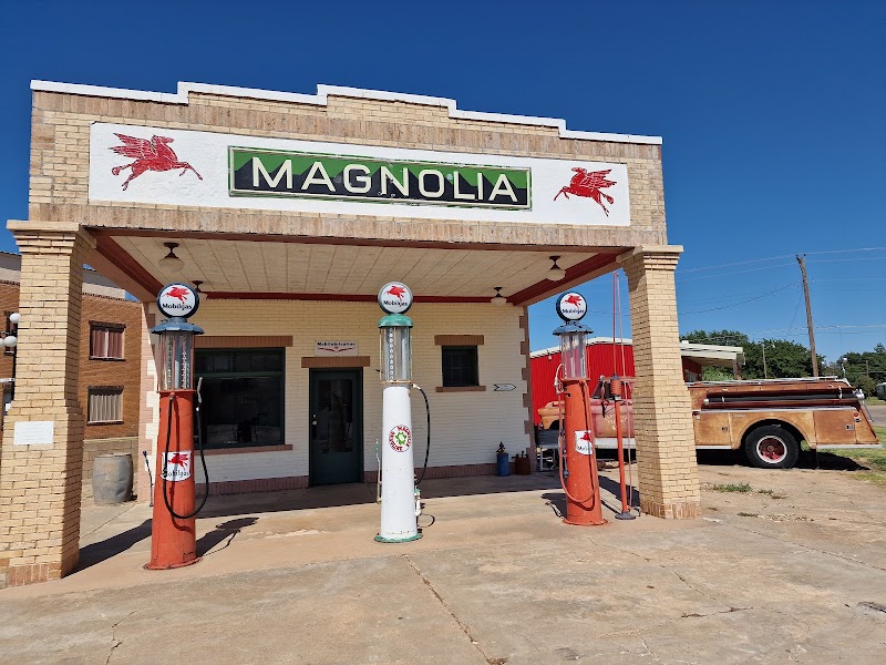 Old Gas Station in Shamrock, Texas
