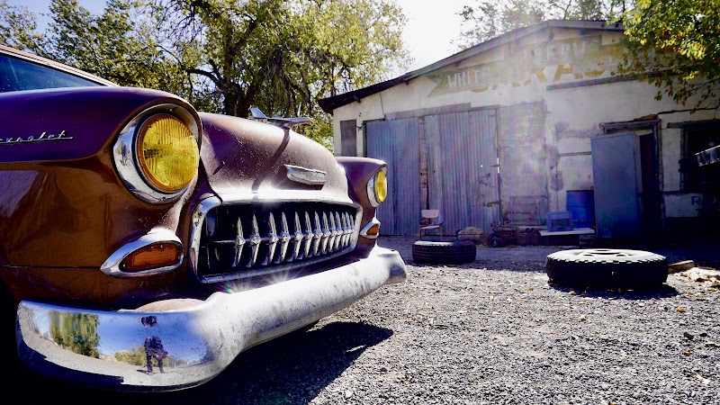 White Arrow Garage in San Fidel, New Mexico