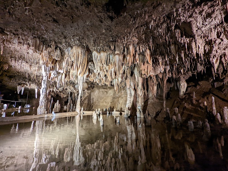 Meramec Caverns in Cuba, Missouri