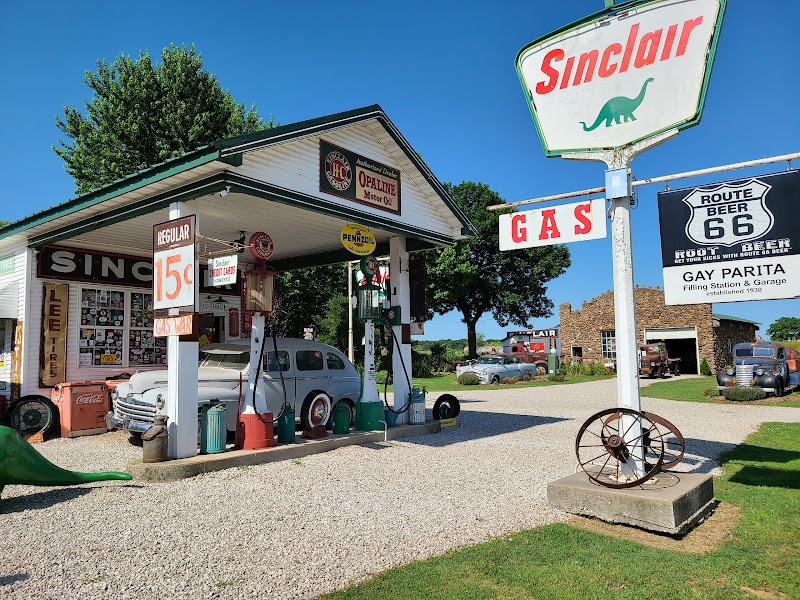 Gay Parita Sinclair Filling Station in Ash Grove, Missouri