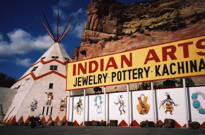 Teepee Trading Post in Lupton / Tsé Siʼání, Arizona