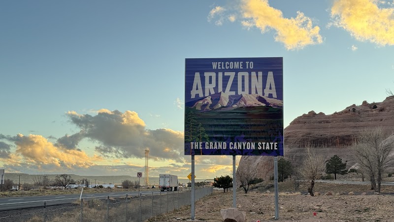 Welcome to Arizona Sign in Lupton / Tsé Siʼání, Arizona